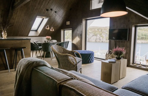 Kvenvær Condo | Cozy Loft Suite on the Oceanfront, close to Restaurant, Sauna and Boat Rental.