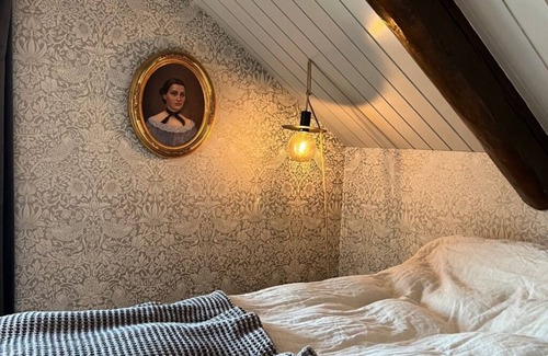 Kvenvær Condo | Cozy Loft Suite on the Oceanfront, close to Restaurant, Sauna and Boat Rental.