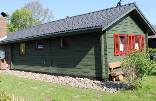 Damp Resort | Cozy log cabin for up to 4 people, free WLAN, fenced property