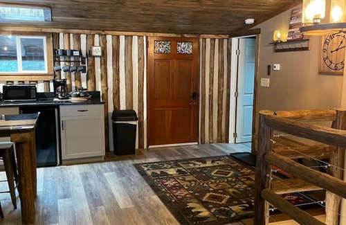 Ashfield Cabin | Cozy Log Cabin in Jim Thorpe