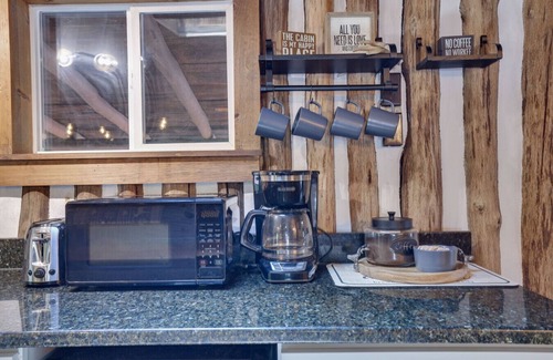 Ashfield Cabin | Cozy Log Cabin in Jim Thorpe