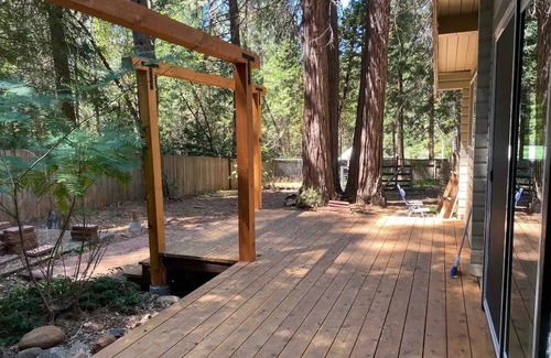 Nevada City Cabin | Cozy log cabin in the woodsnn