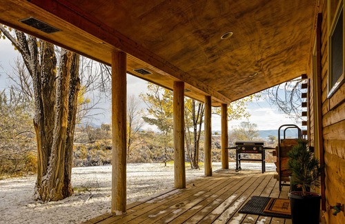 Glenwood Springs House | Cozy Log Cabin located on scenic acreage with trees and privacy.