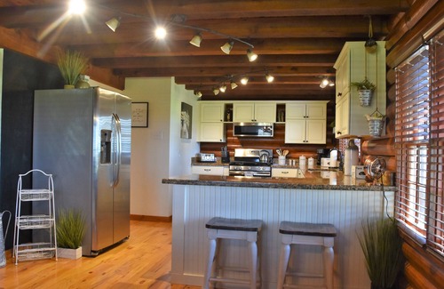 Needville Cabin | Cozy log cabin on 80 acre Homestead.