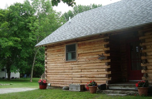 Mount Desert Cabin | Cozy log cabin on Beech Hill.