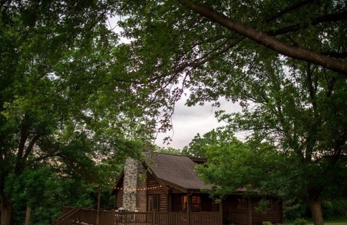 Fort Atkinson Cabin | Cozy Log Cabin On Secluded Acreage ~ Located Outside Of Fort Atkinson, Iowa