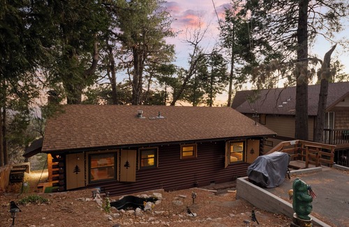 Running Springs Cabin | Cozy Log Cabin w/Hot Tub, Mountain Views+King Beds