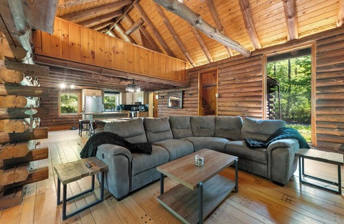 Boiceville Cabin | Cozy Log Cabin with Hot-Tub, Firepit & Prime Catskills Location