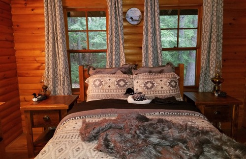 Lakeville Cabin | Cozy Log Lodge w/firepit on Bottle Lake,super close to ATV roads, fishing,hiking
