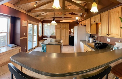 Sunrise Beach House | Cozy LOTO retreat! Main channel, 2 decks & dock. Dog friendly & No Cleaning fee!