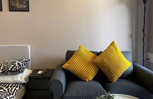 Karjat Apartment | Cozy Love nest in the Hills