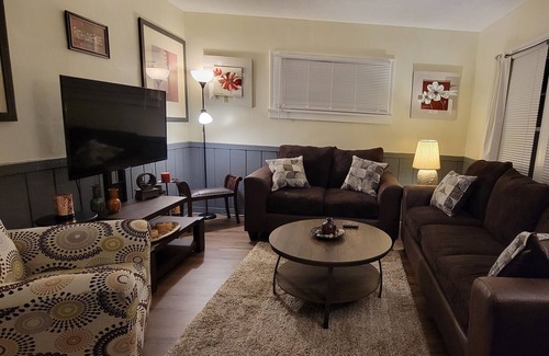 Toledo House | Cozy Lower Duplex