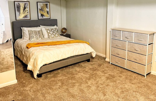 West Columbus Apartment | Cozy lower level apartment 10min from Columbus OH