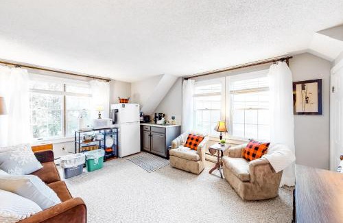 Ludlow Apartment | Cozy Ludlow Escape