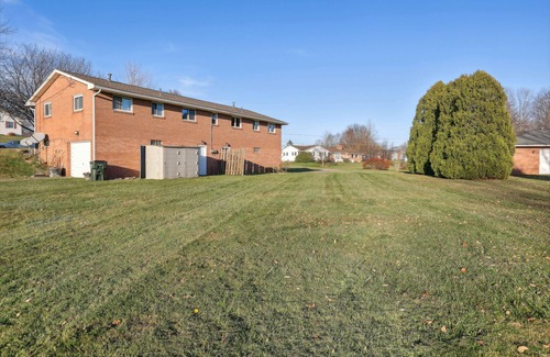 Massillon House | Cozy Massillon Home w/Yard & Pond Access