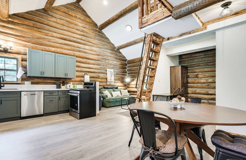 Divide Cabin | Cozy Melrose Cabin w/Fire Pit: Walk to River!