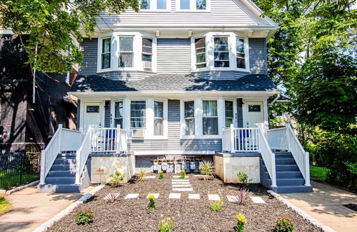 Downtown Niagara Falls Apartment | Cozy Micro apartment Sleeps 4, Minutes from Falls