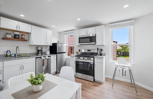 Natrona Heights Apartment | Cozy&Modern 1 Bdr Apt Natrona