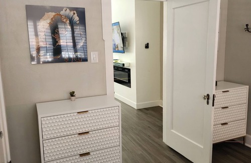 El Paso Apartment | Cozy, modern 2 bedroom, Central/downtown unit. Near hospitals, airport & Utep.