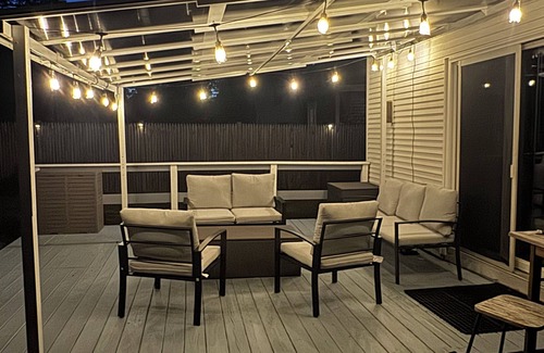 Kingston House | Cozy Modern 2BR Near Grays Beach