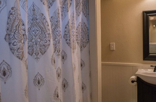 South Ogden Apartment | Cozy Modern Apt. - Ski; Hill AFB; Weber State Uni