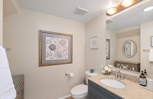 Airport Area Condo | Cozy, Modern Condo in Irvine 2br/2.5ba