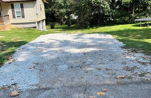 Lexington House | Cozy, modern home. Pet friendly!