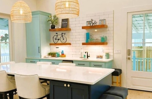 Bay St Louis House | Cozy & Modern: Pet-Friendly Golf Cart!