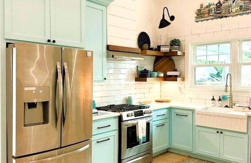 Bay St Louis House | Cozy & Modern: Pet-Friendly Golf Cart!