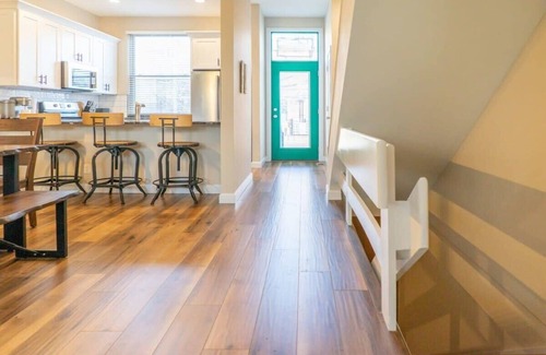 LaSalle Park House | Cozy & Modern Soulard 4BR & Game Room/ABODEbucks