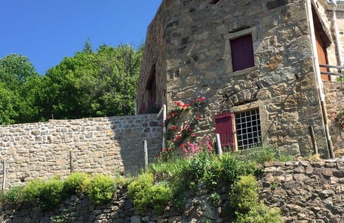 Veranne Cottage | Cozy Mountain Cottage with Fireplace, Wifi, Near Skiing & Hiking Trails