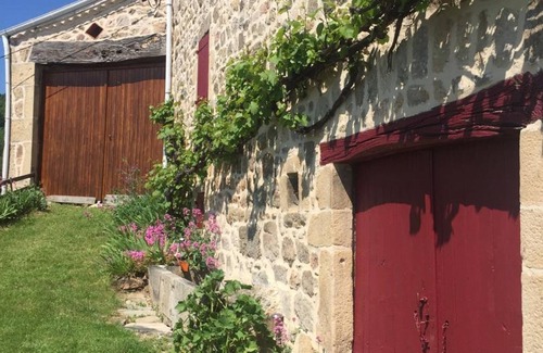 Veranne Cottage | Cozy Mountain Cottage with Fireplace, Wifi, Near Skiing & Hiking Trails