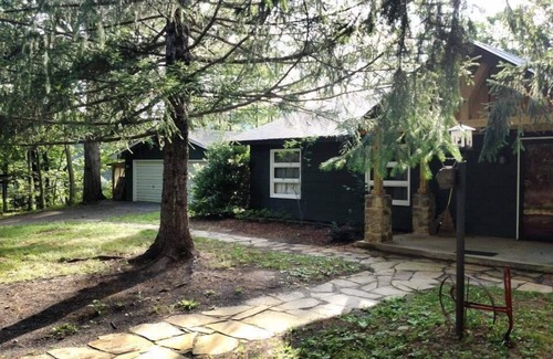 Covington House | Cozy Mountain home near Covington, Virginia, The Greenbriar and Homestead