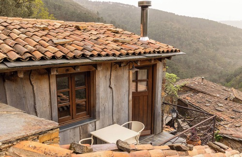Lousa House | Cozy mountain retreat for two