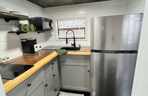 Saluda Cabin | Cozy Mountainside Cottage along the Green River with the comforts of home!