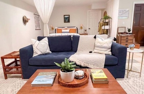 Hendersonville Apartment | Cozy mountaintop retreat close to downtown. Pet friendly!