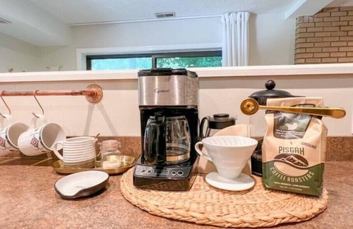 Hendersonville Apartment | Cozy mountaintop retreat close to downtown. Pet friendly!