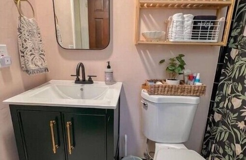 Hendersonville Apartment | Cozy mountaintop retreat close to downtown. Pet friendly!