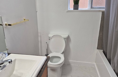 Terrace Bed & Breakfast | Cozy & Neat 1BR Suite– 5min Walk to Ksyen Reg Hosp | Ideal for Nurses & Visitors