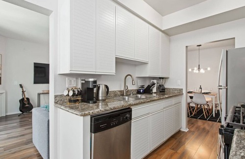 Del Rey Apartment | Cozy Oasis in Marina Del Rey