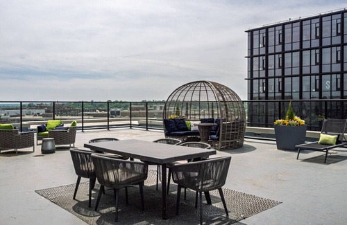 Crystal City Apartment | Cozy Oasis: Sleeps 7 | King Bed | Prime Location