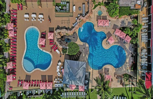 Miami Beach Apartment | Cozy Ocean View Condo/Beach Service & Pool/617