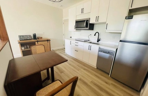 Yellow Point Apartment | Cozy Oceanfront Studio with King bed/Beach Access