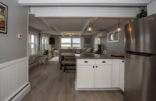 Sennett House | Cozy on Cayuga | Lakefront | Hot Tub | Fire Pit