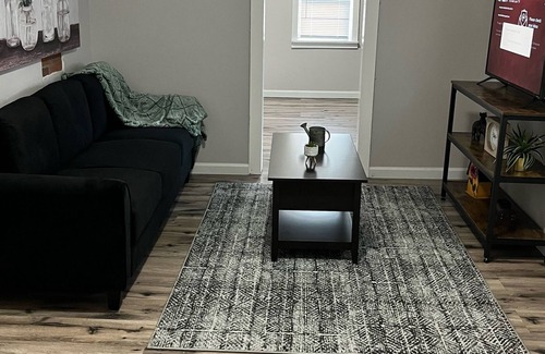 Kingsport House | Cozy one bedroom guesthouse, close to everything!
