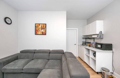 Langford Apartment | Cozy one bedroom Langford suite