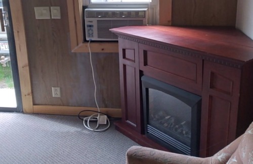 Adams Cabin | Cozy one bedroom minutes from WI Dells & Castle Rock Lake