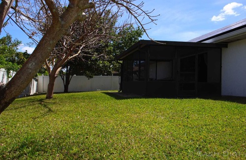 Interchange Square House | Cozy Palm Bay accommodation
