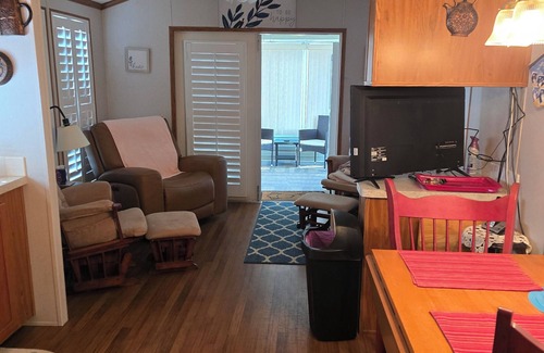 Salt Springs House | Cozy park model with WiFi and AC in fabulous Salt Springs.