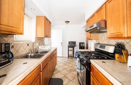 Crown Point House | Cozy PB Beach House Loft with Parking